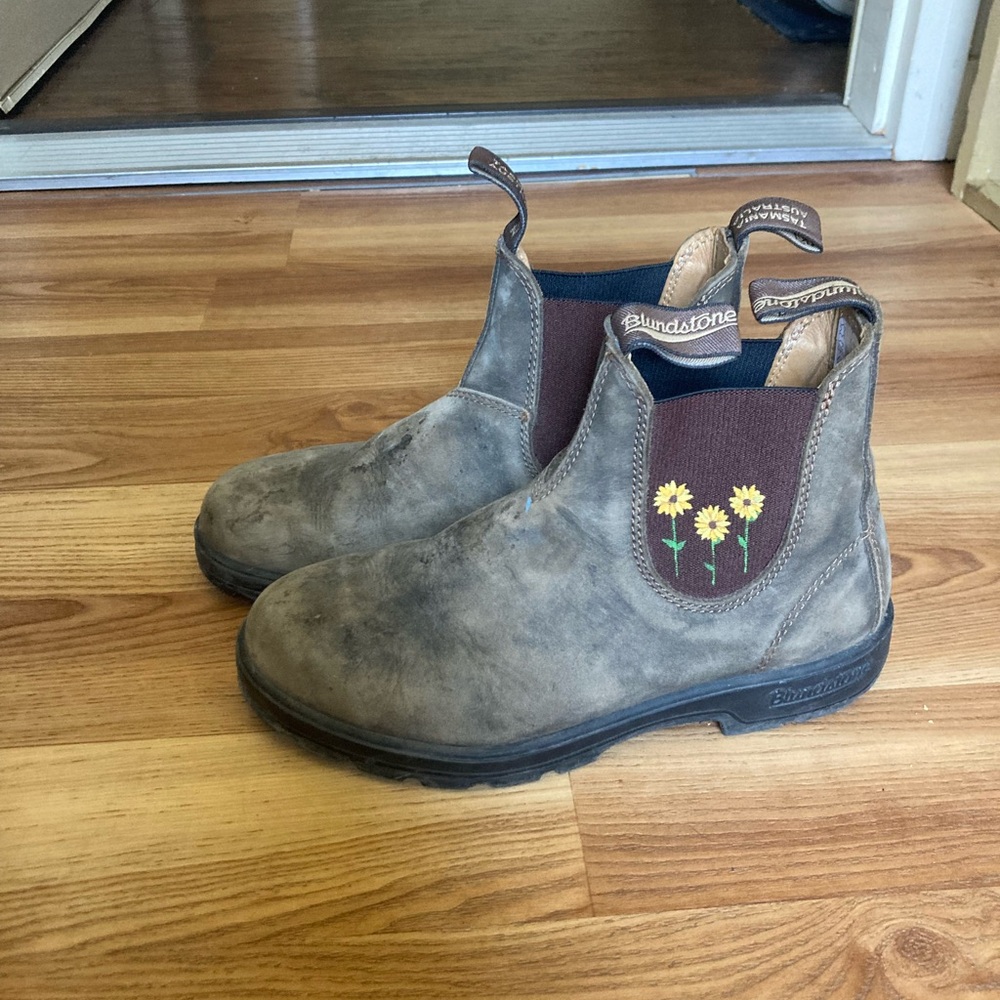 Blundstone Distressed Brown Boots with Floral Accent